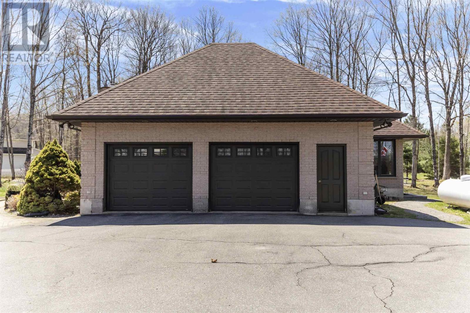 Photo 3 of 1409 Littleton St, Richards Landing ON