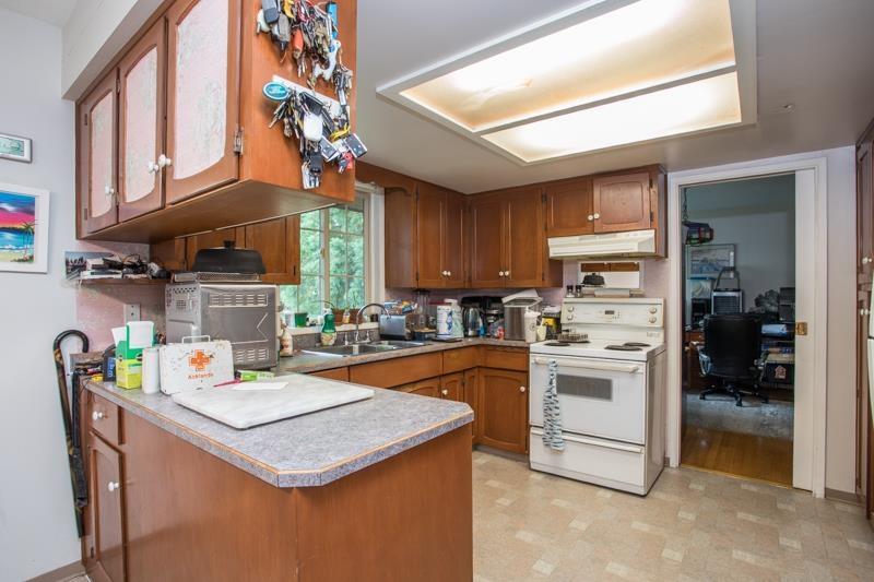 Photo 12 of 18278 21 A Avenue, Surrey BC