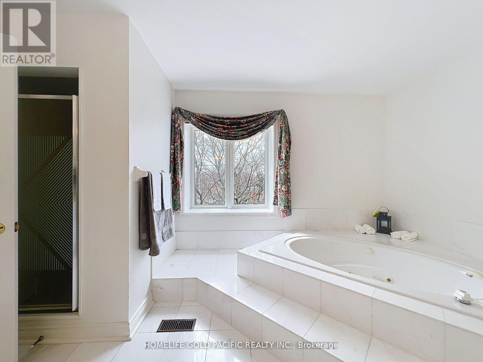 Photo 30 of 9 Gardiner Crescent, Richmond Hill ON