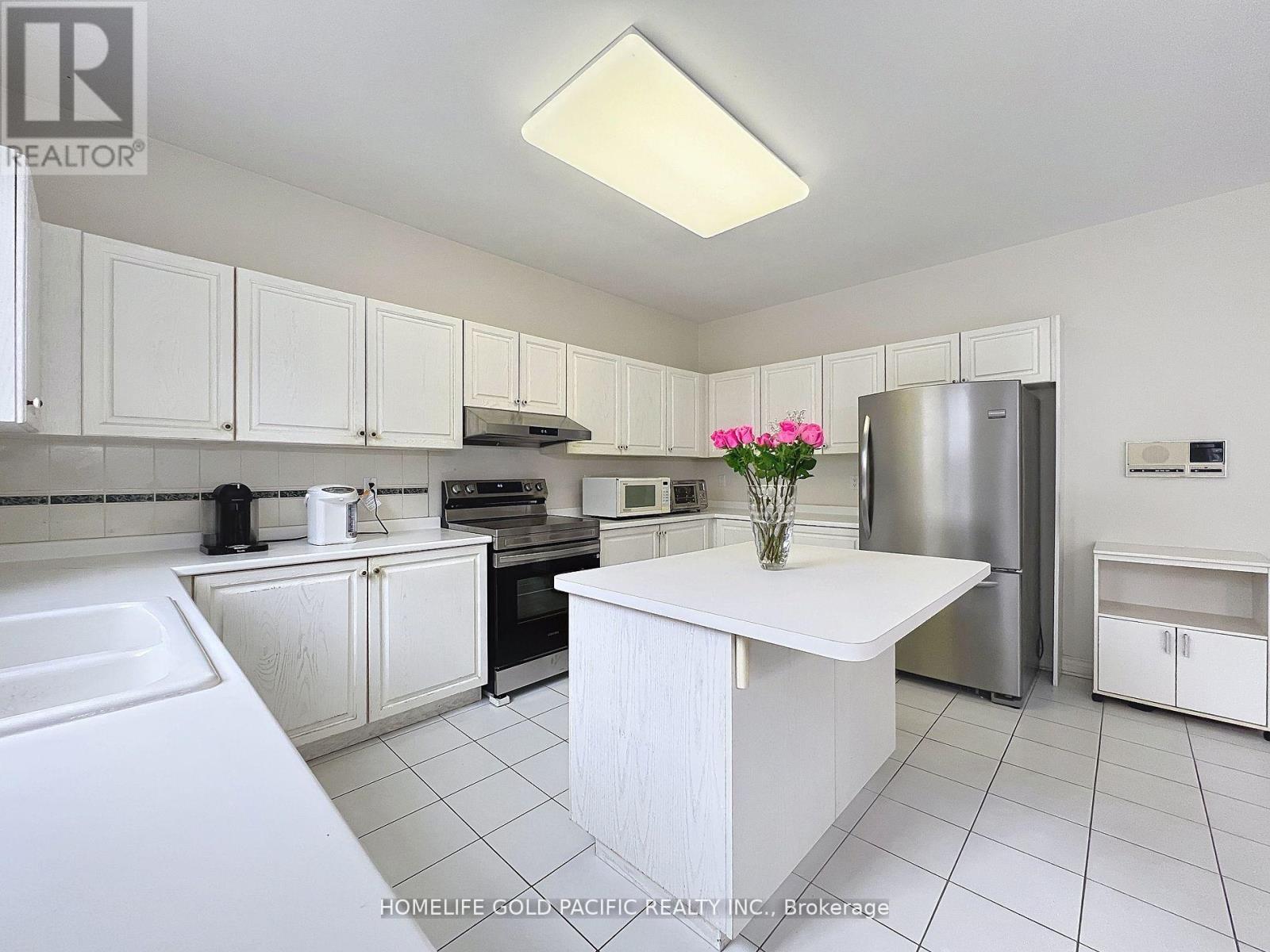 Photo 16 of 9 Gardiner Crescent, Richmond Hill ON