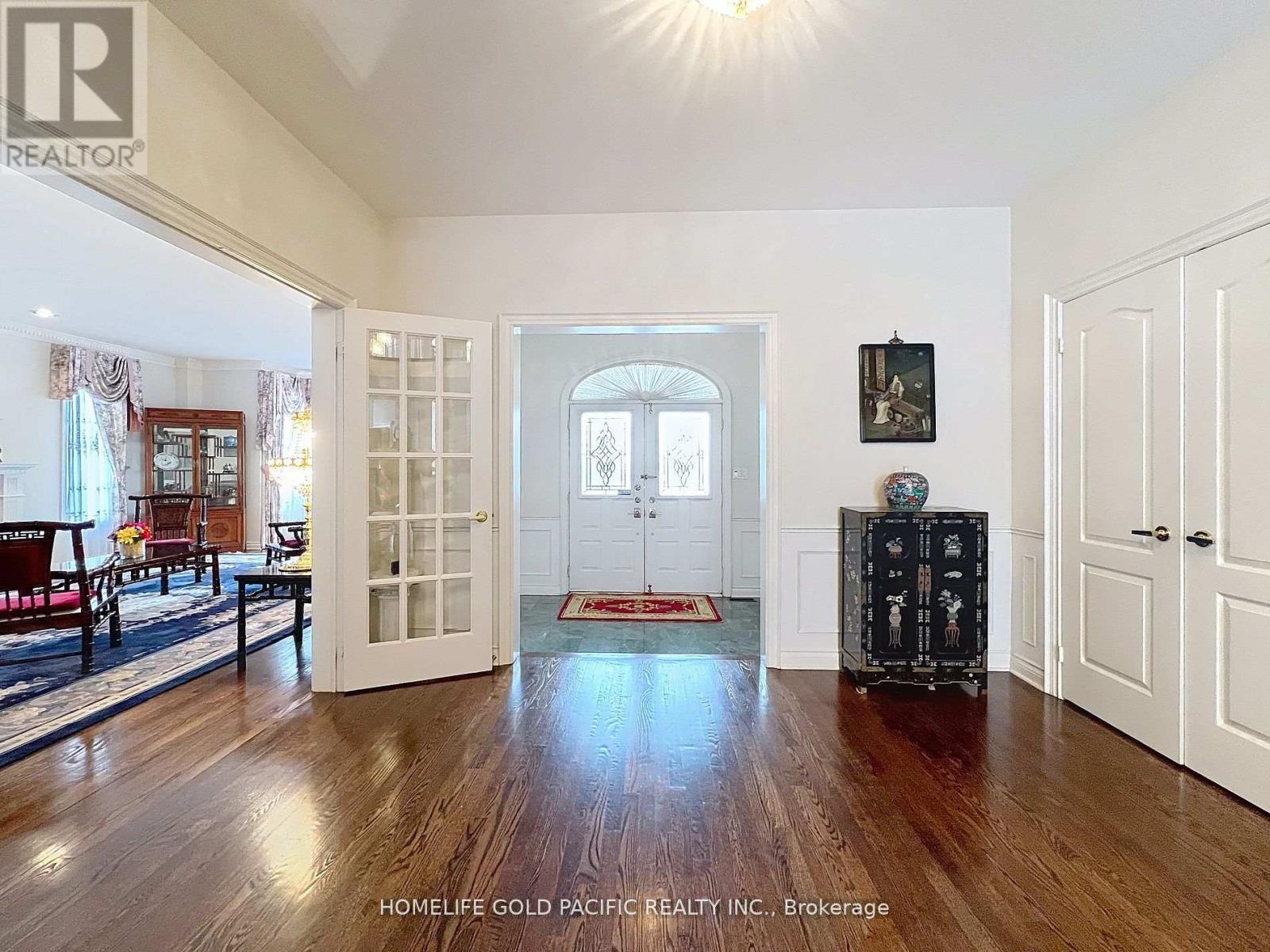 Photo 7 of 9 Gardiner Crescent, Richmond Hill ON