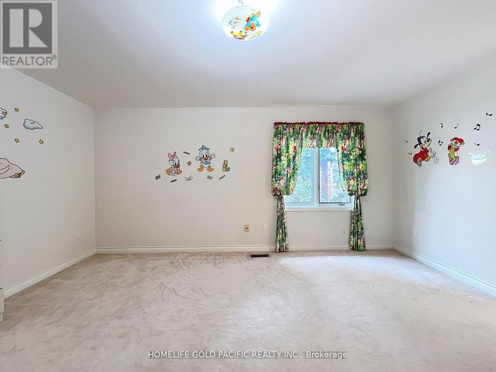 Photo 10 of 9 Gardiner Crescent, Richmond Hill ON