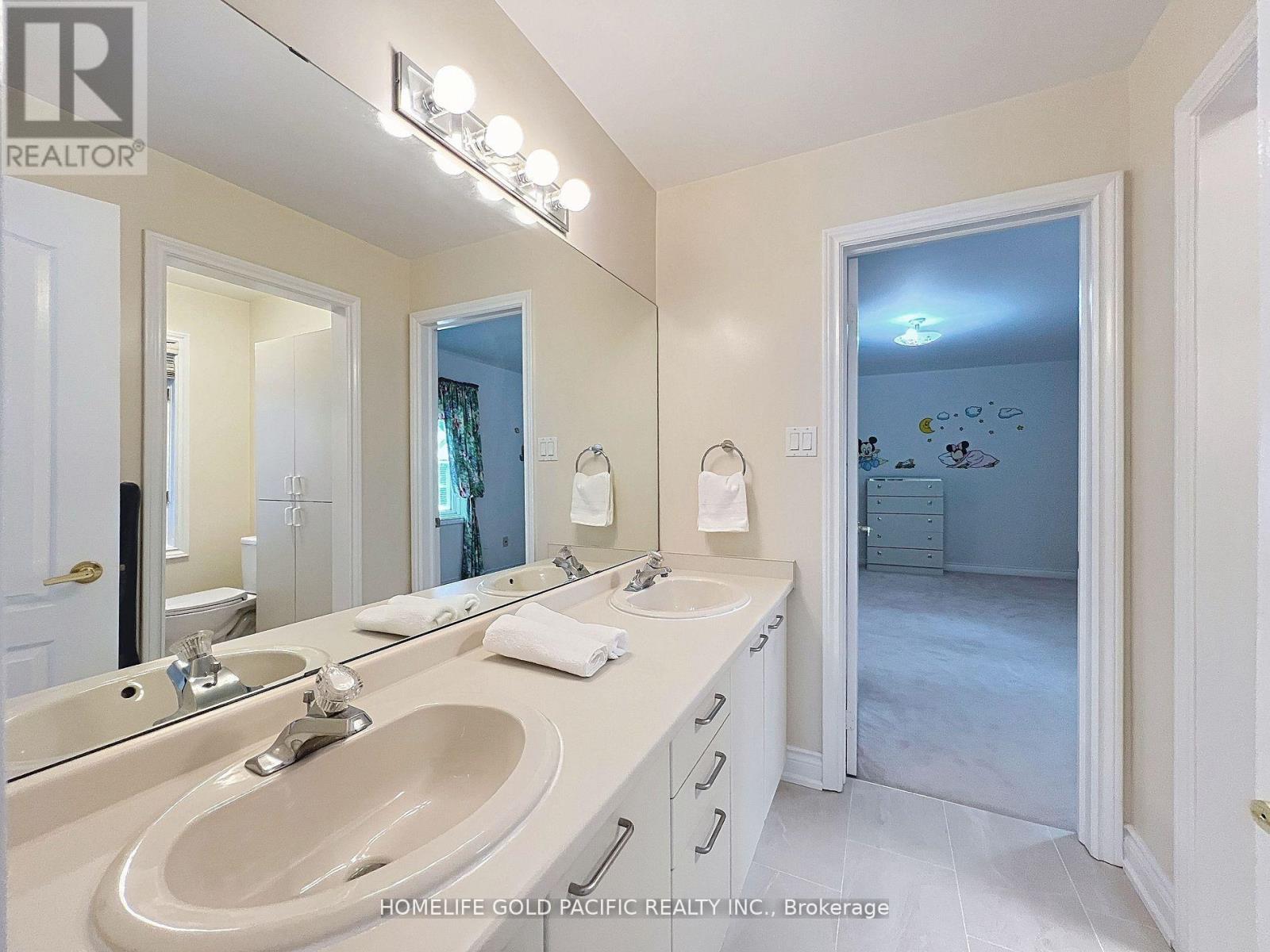 Photo 23 of 9 Gardiner Crescent, Richmond Hill ON