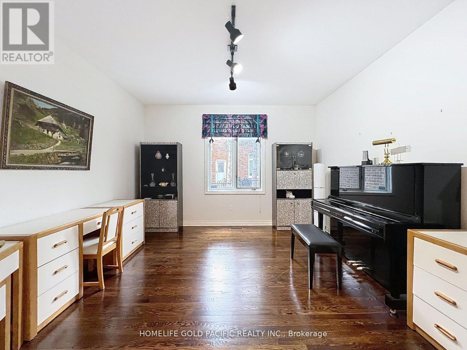 Photo 19 of 9 Gardiner Crescent, Richmond Hill ON