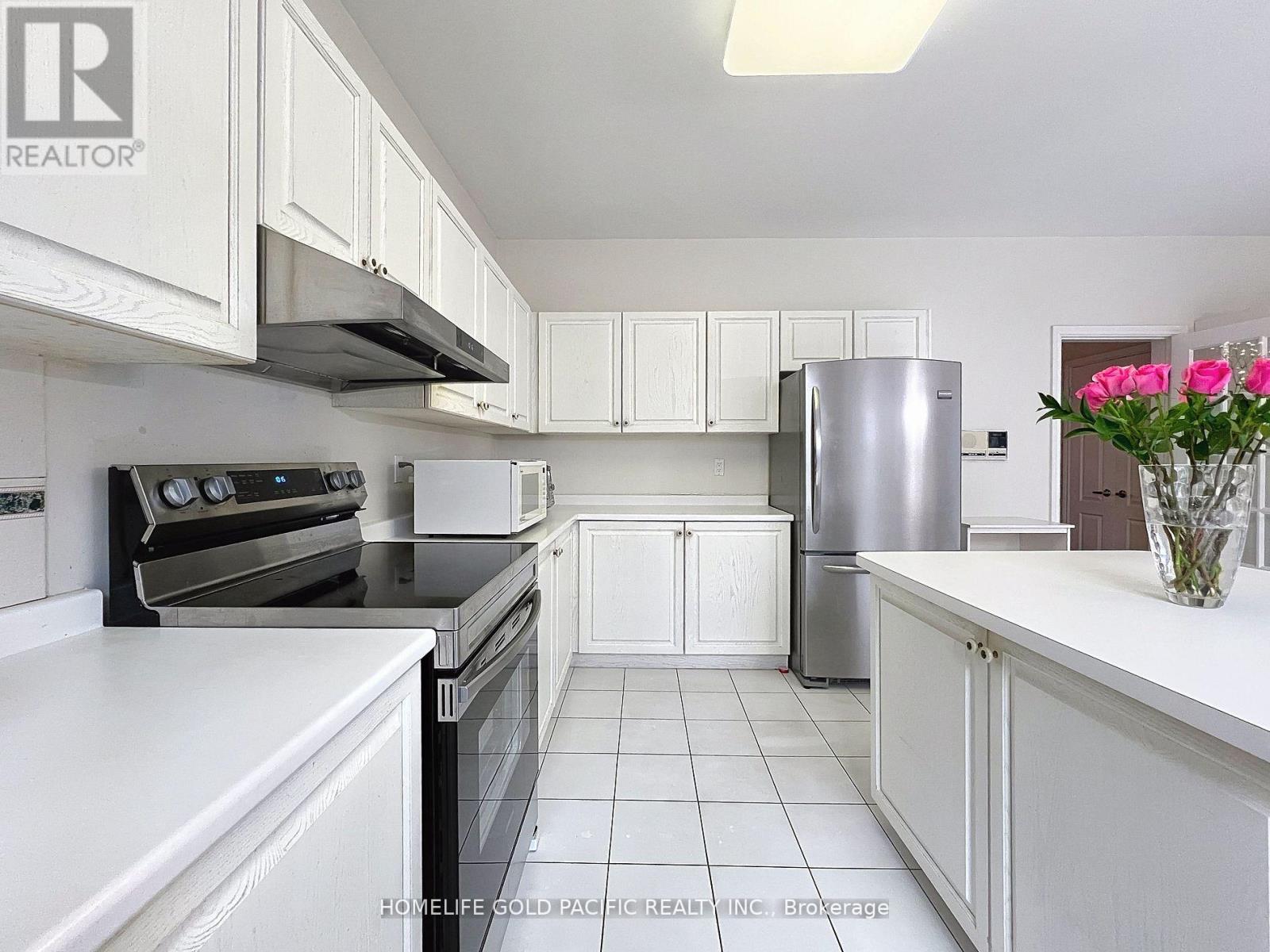 Photo 13 of 9 Gardiner Crescent, Richmond Hill ON