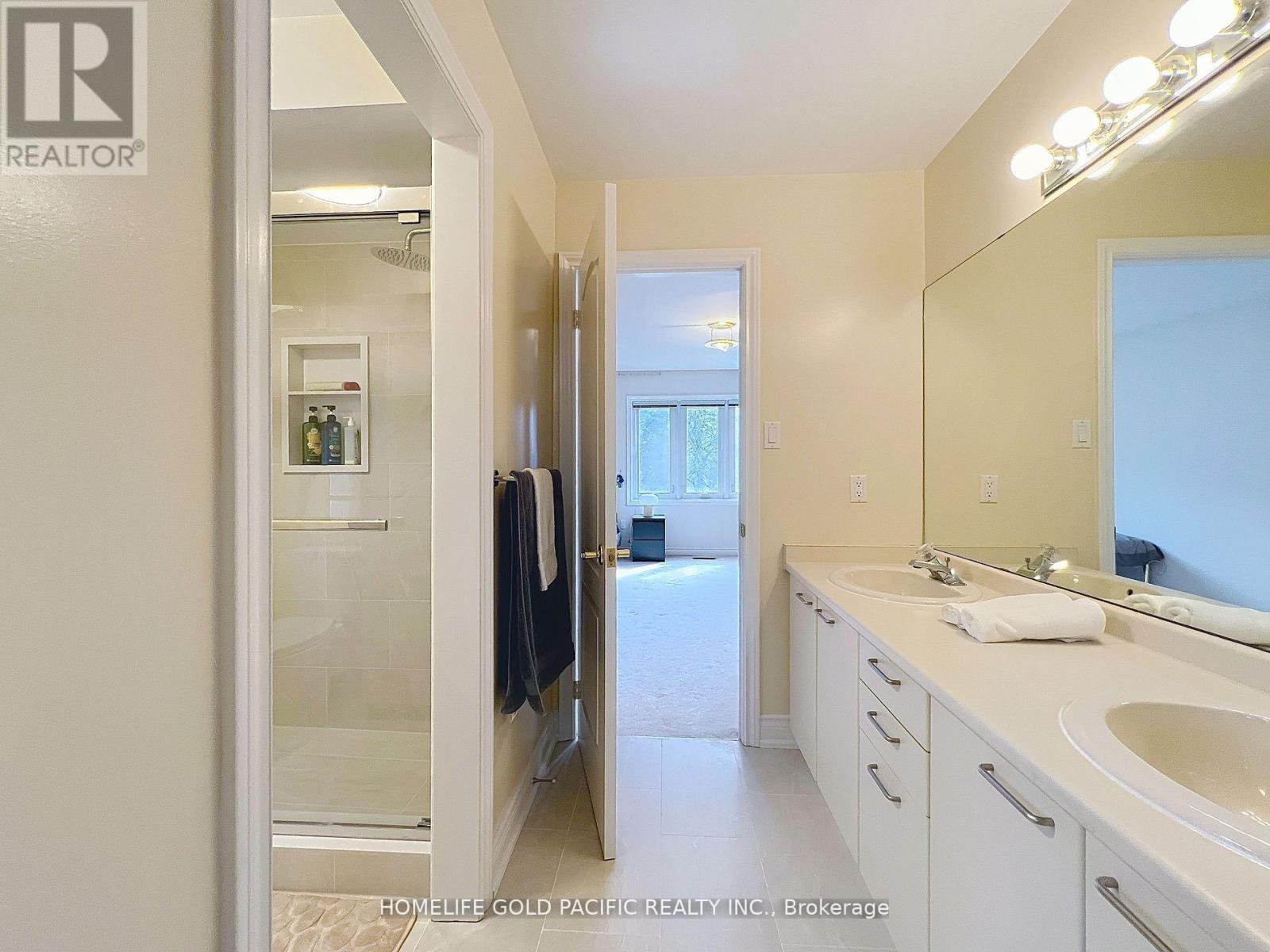 Photo 36 of 9 Gardiner Crescent, Richmond Hill ON
