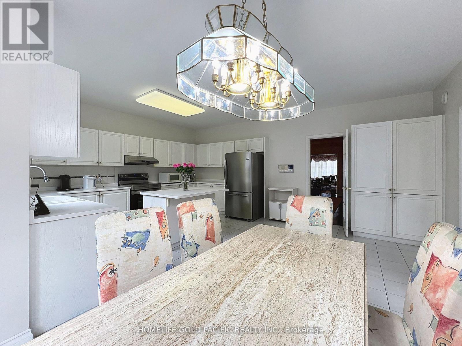 Photo 40 of 9 Gardiner Crescent, Richmond Hill ON