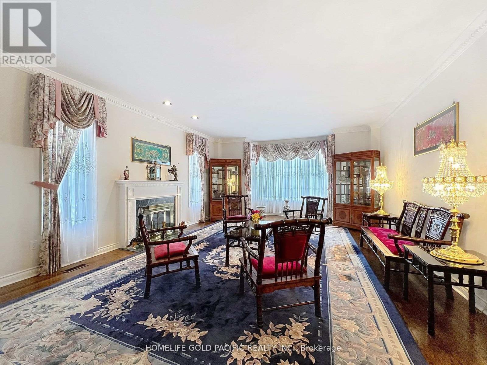Photo 6 of 9 Gardiner Crescent, Richmond Hill ON