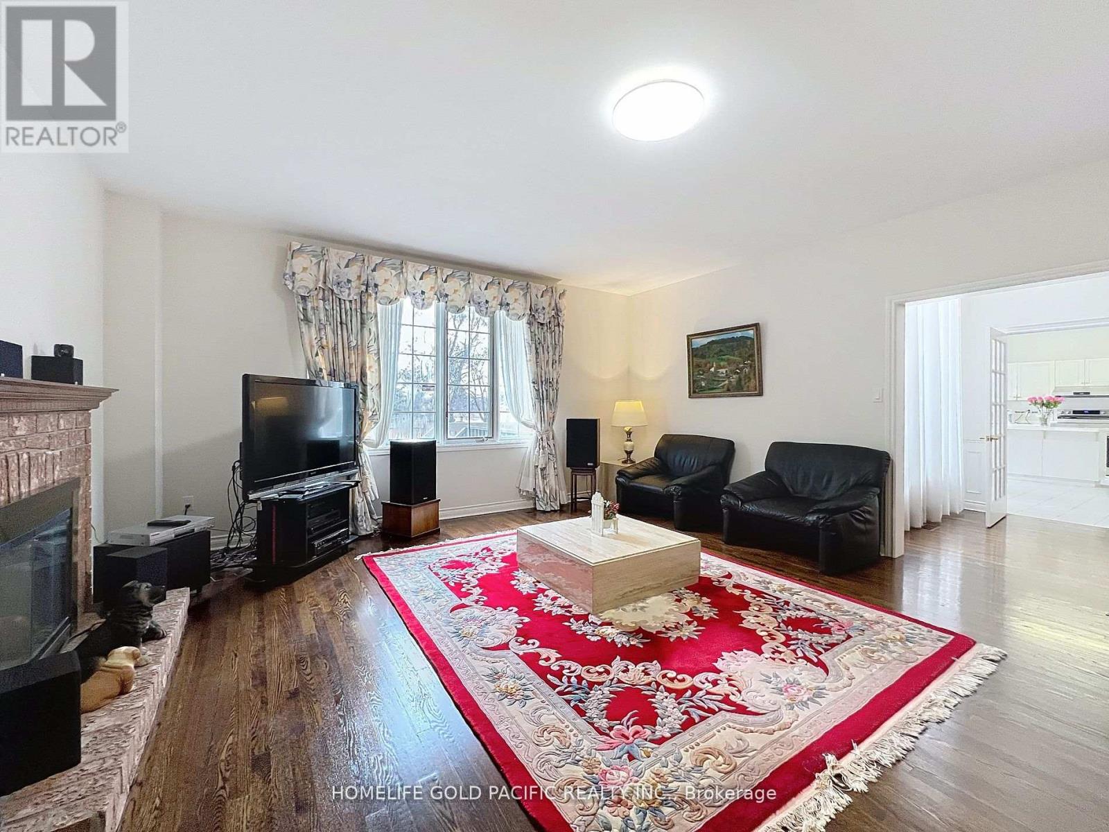 Photo 11 of 9 Gardiner Crescent, Richmond Hill ON