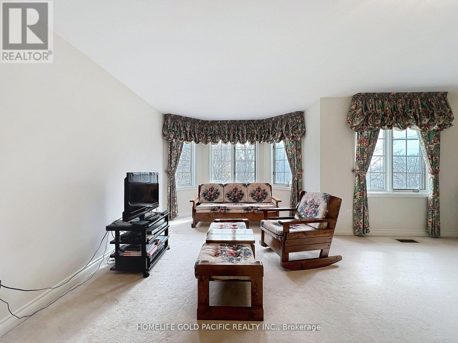 Photo 15 of 9 Gardiner Crescent, Richmond Hill ON