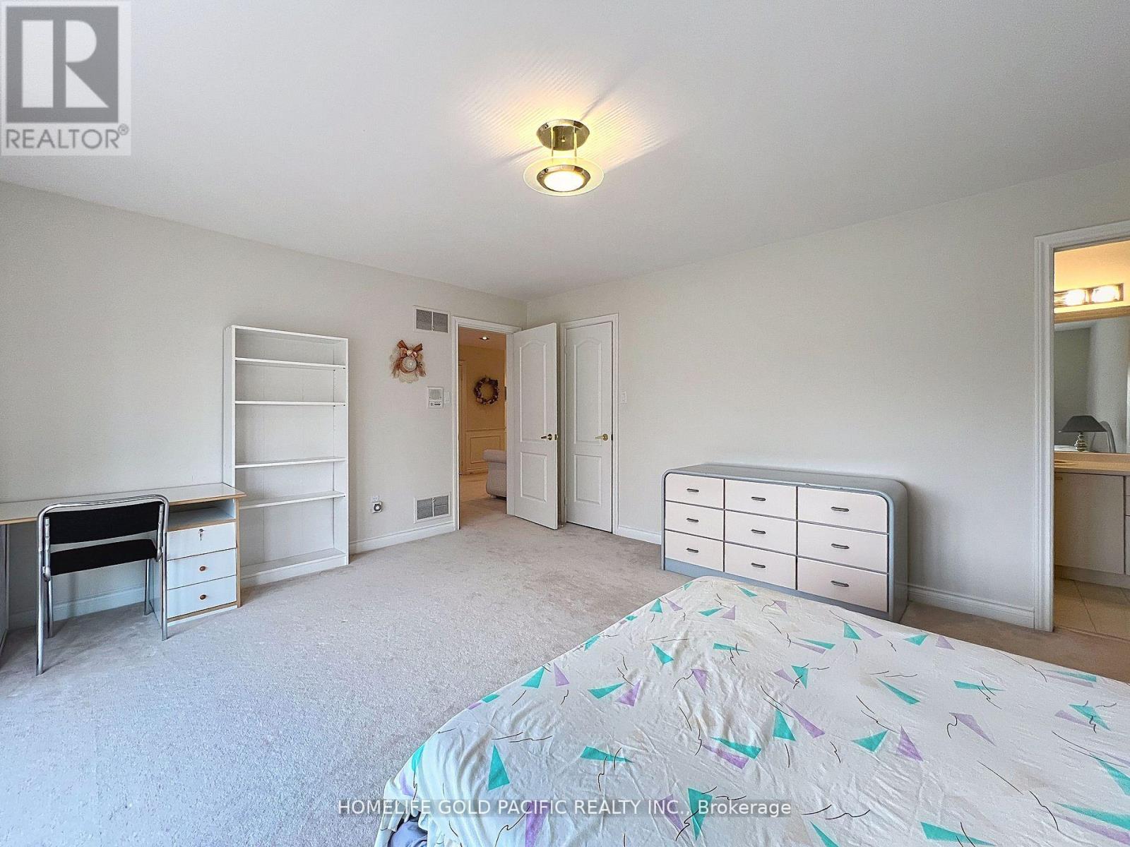 Photo 14 of 9 Gardiner Crescent, Richmond Hill ON
