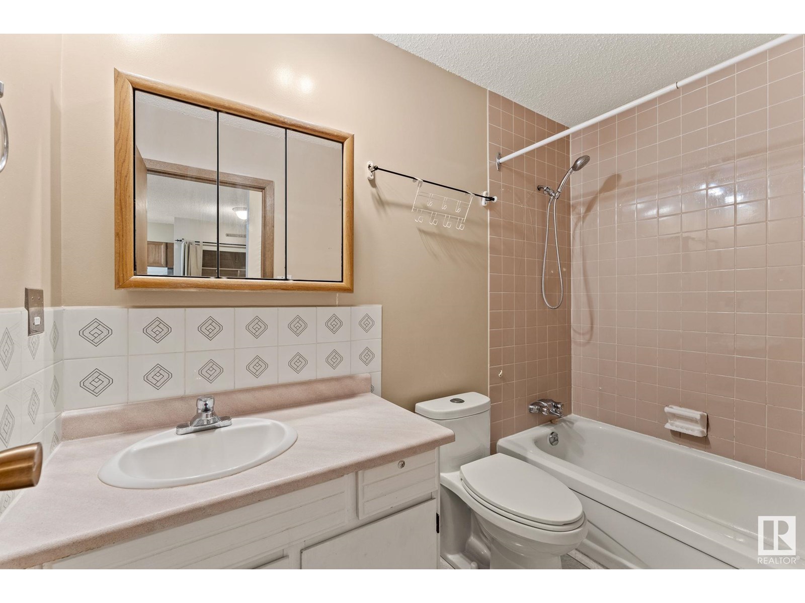Photo 10 of 311 2315 119 St Nw, Edmonton AB