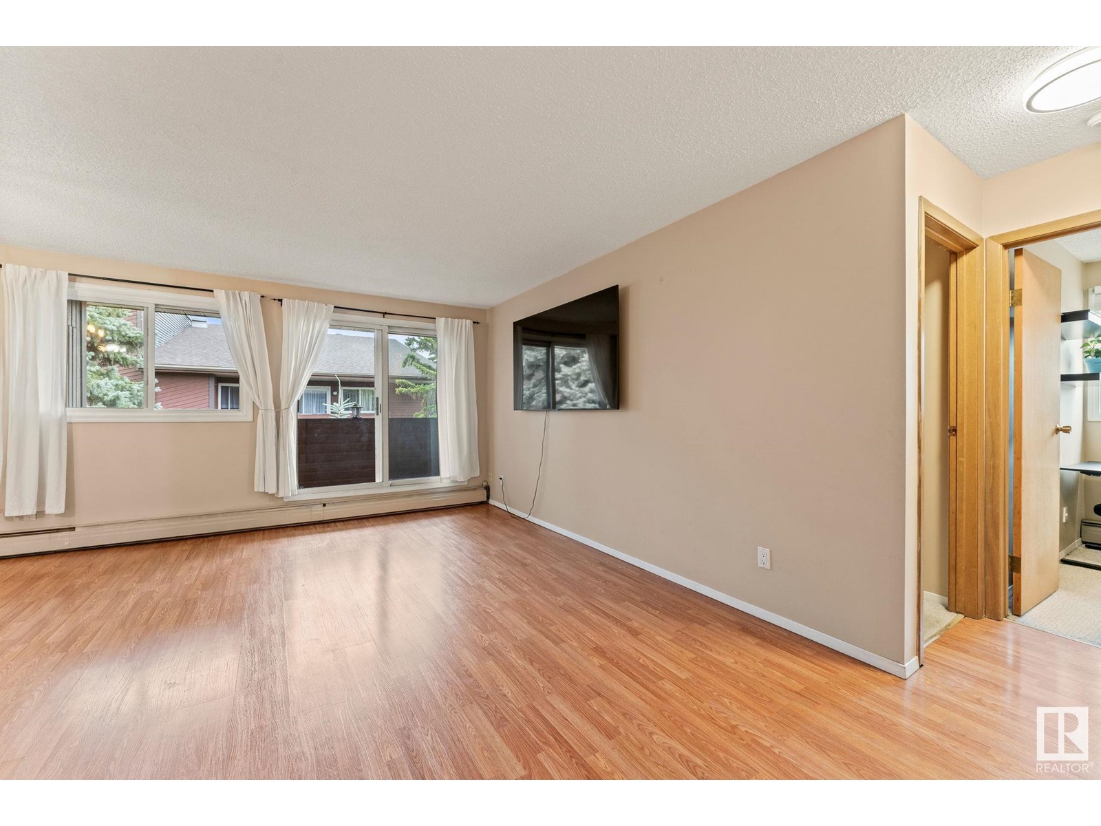 Photo 11 of 311 2315 119 St Nw, Edmonton AB