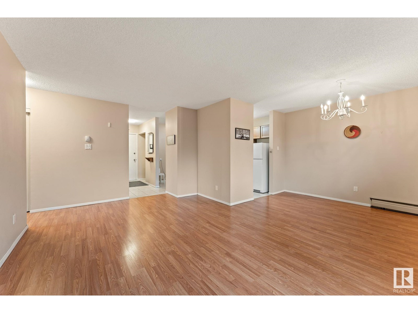 Photo 13 of 311 2315 119 St Nw, Edmonton AB