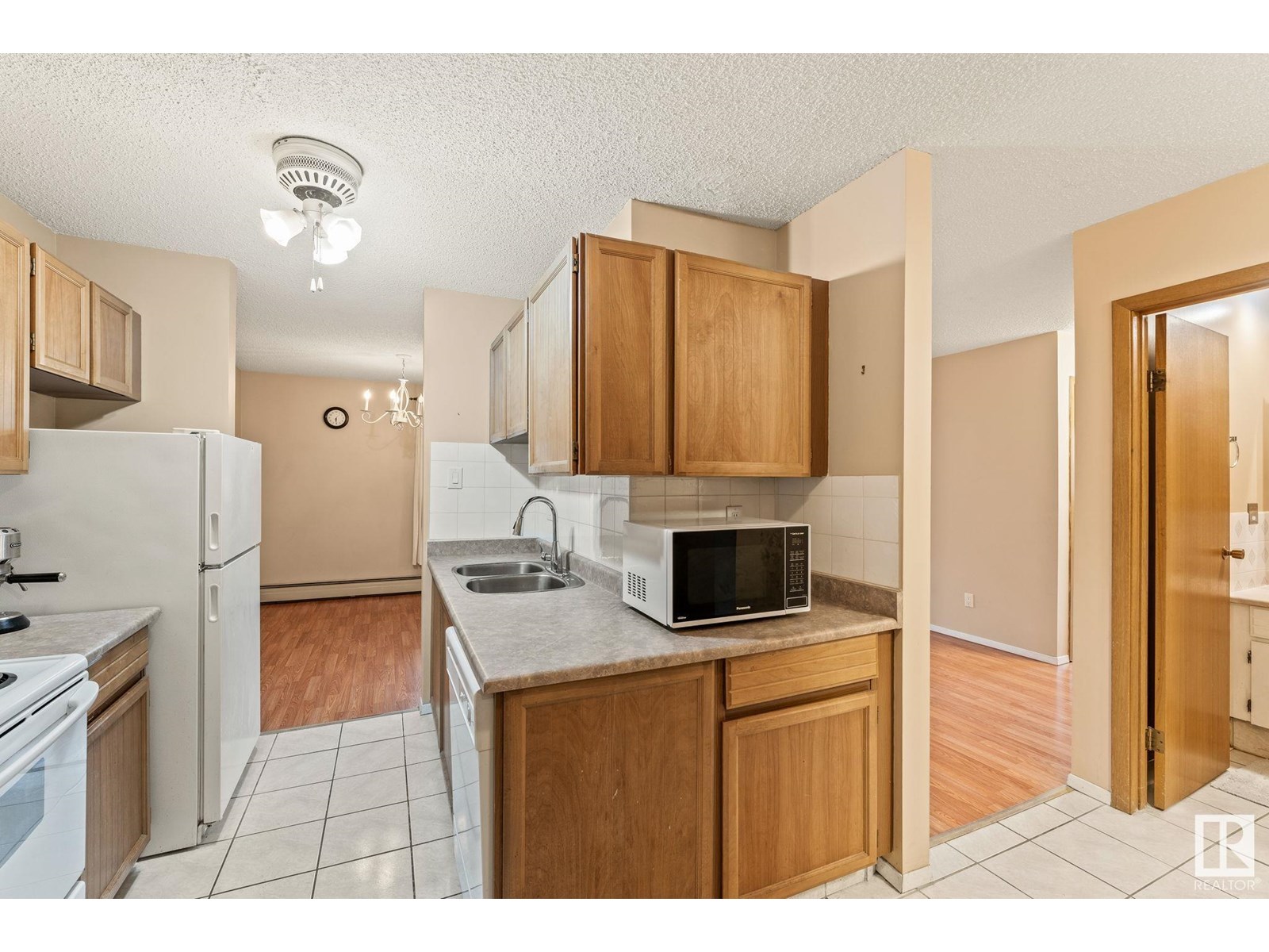 Photo 9 of 311 2315 119 St Nw, Edmonton AB