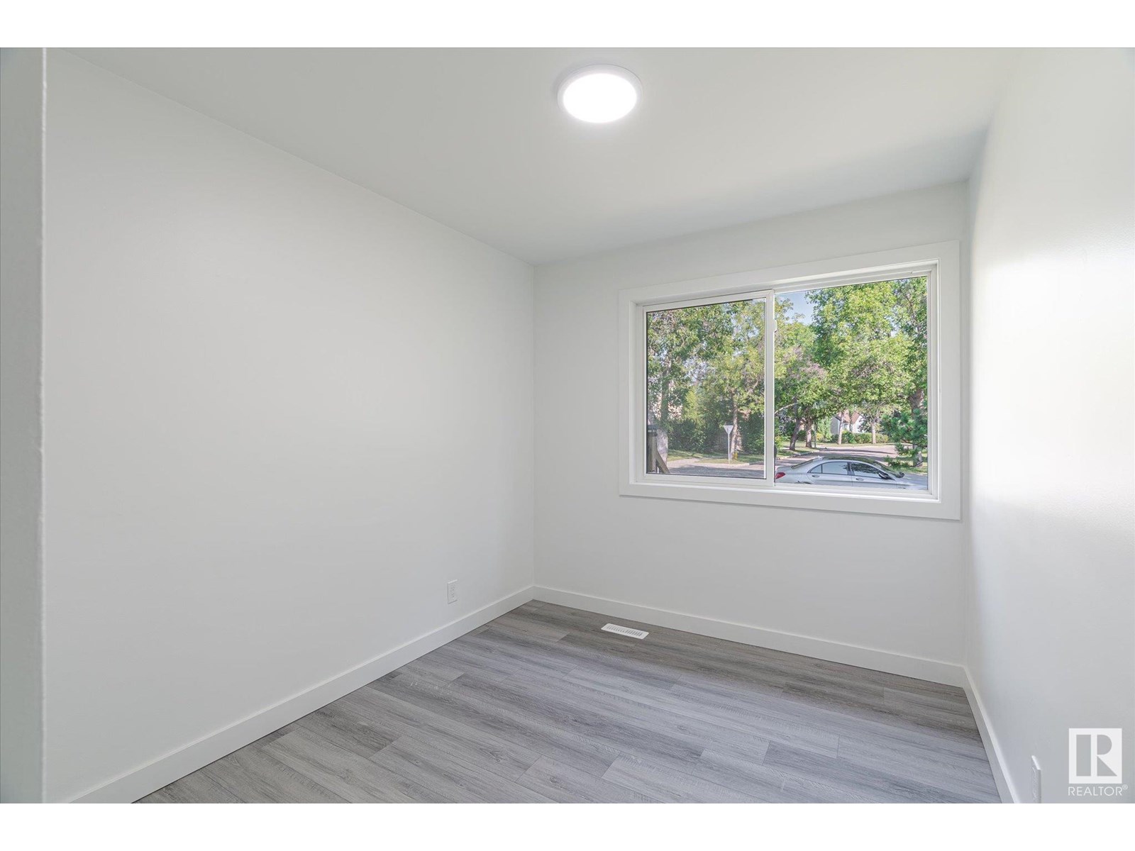 Photo 20 of 13043 Sherbrooke Av Nw, Edmonton AB