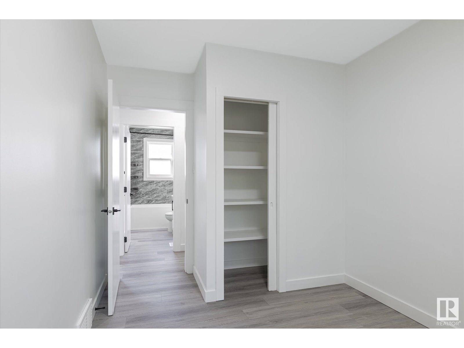 Photo 21 of 13043 Sherbrooke Av Nw, Edmonton AB