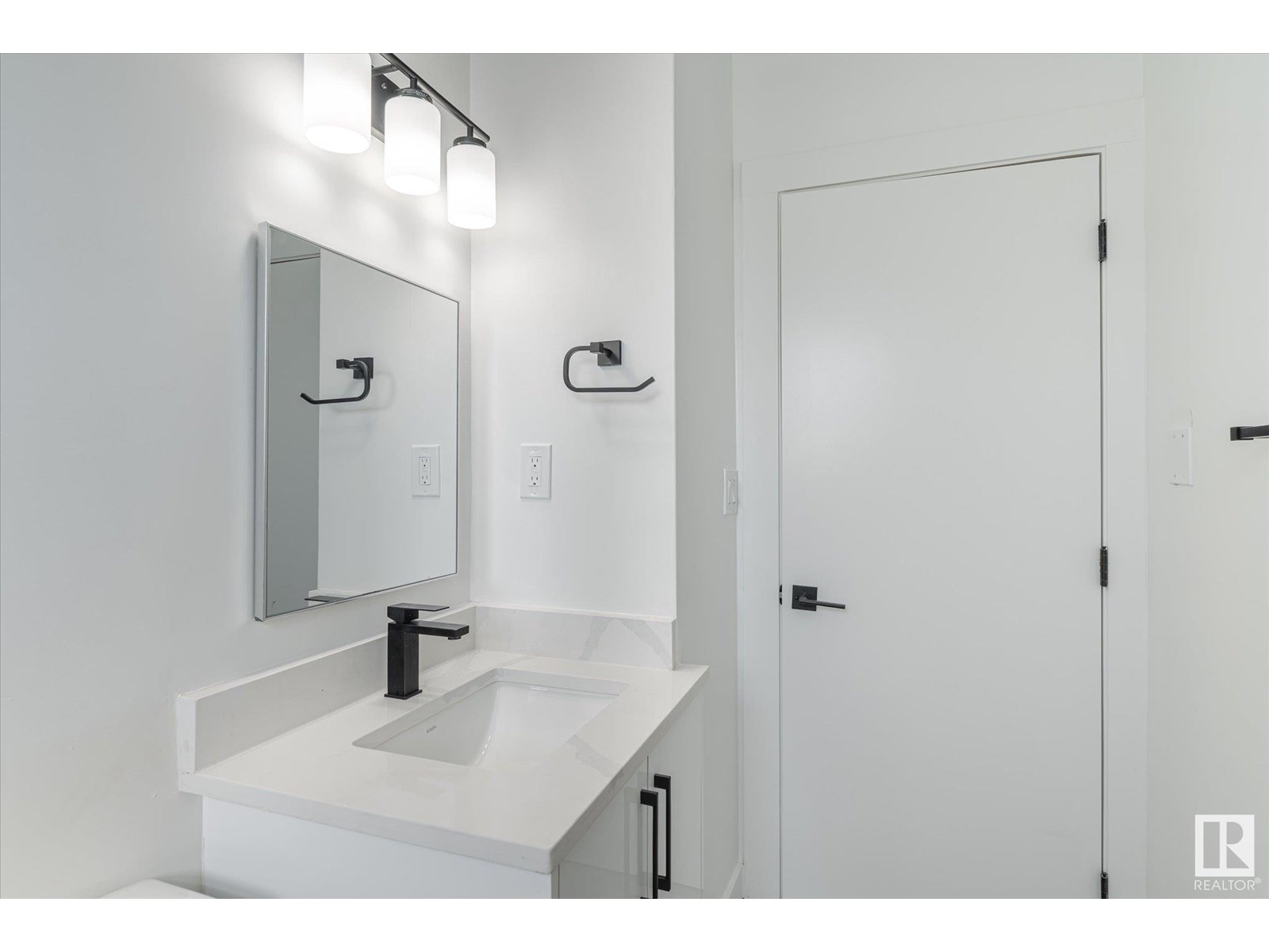 Photo 23 of 13043 Sherbrooke Av Nw, Edmonton AB