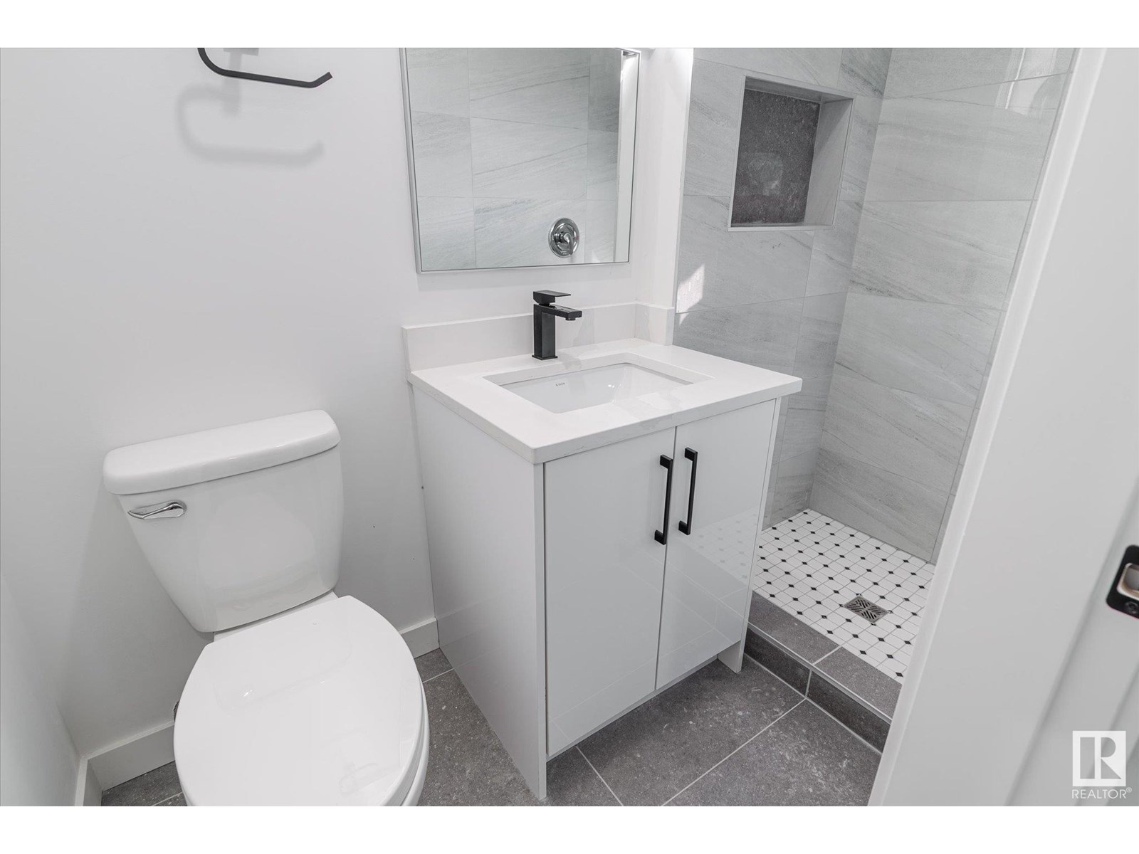 Photo 35 of 13043 Sherbrooke Av Nw, Edmonton AB