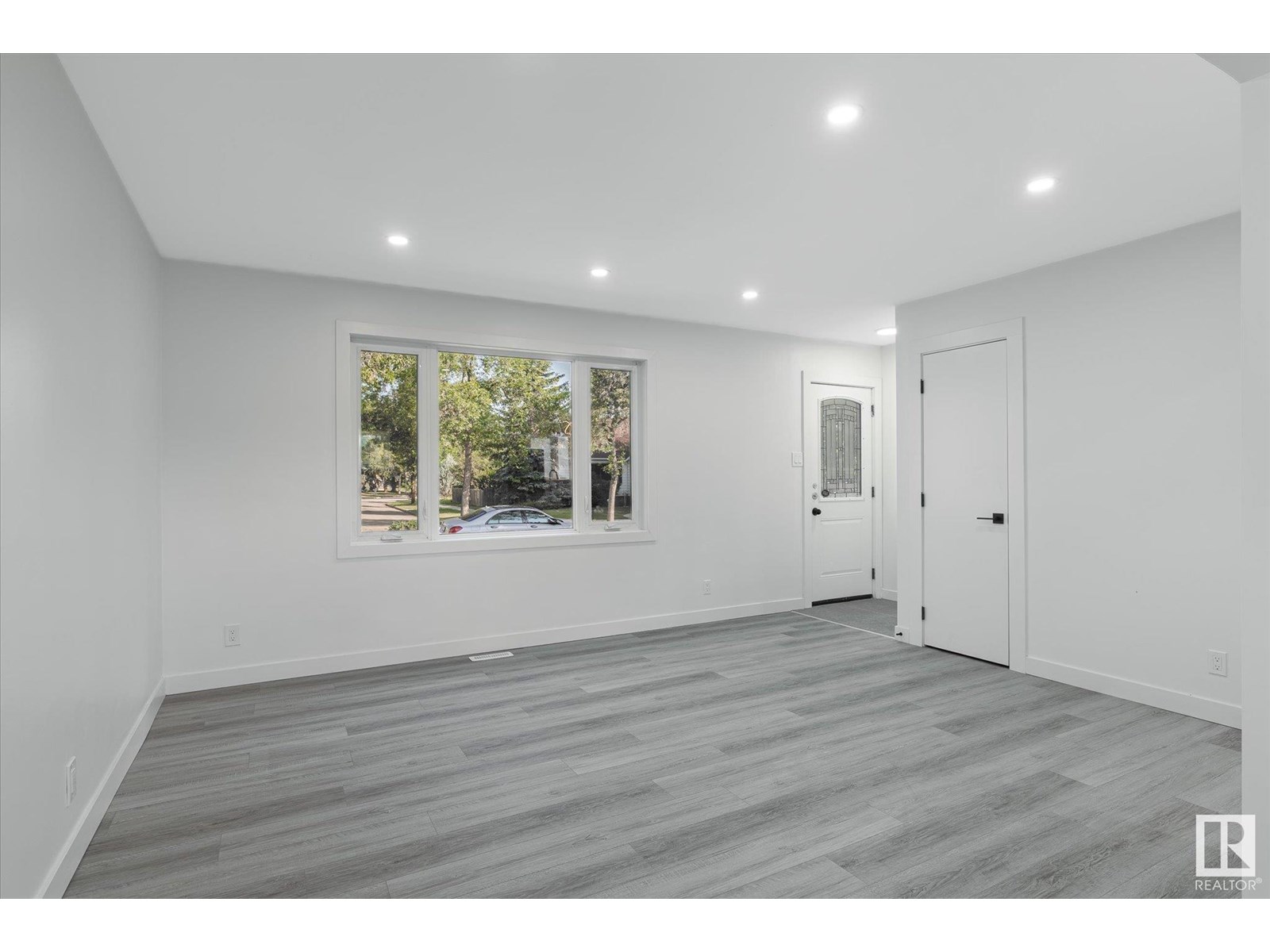 Photo 4 of 13043 Sherbrooke Av Nw, Edmonton AB