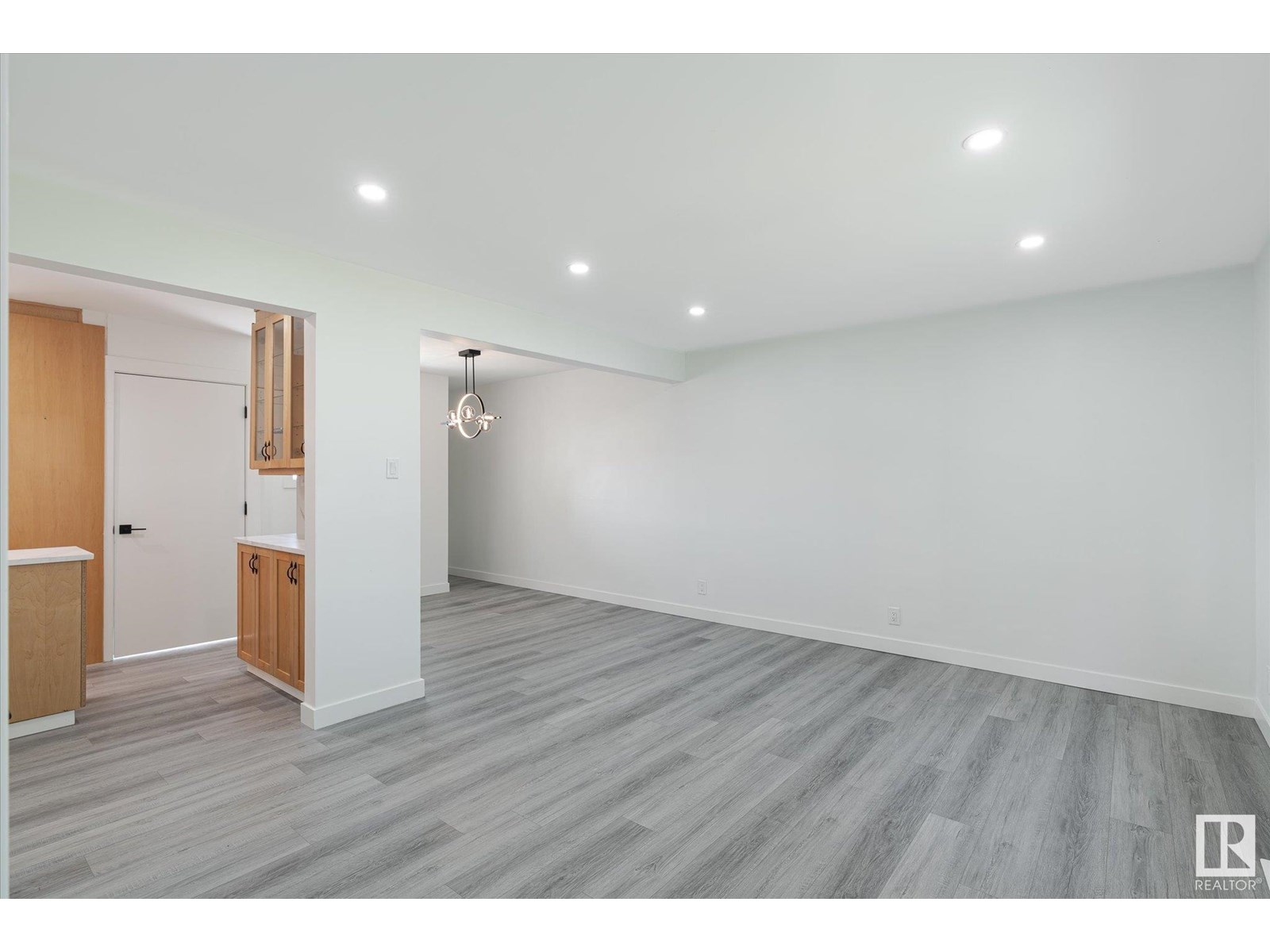 Photo 7 of 13043 Sherbrooke Av Nw, Edmonton AB
