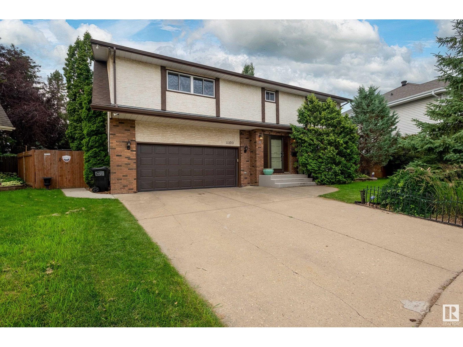Photo 2 of 11103 21 Av Nw, Edmonton AB