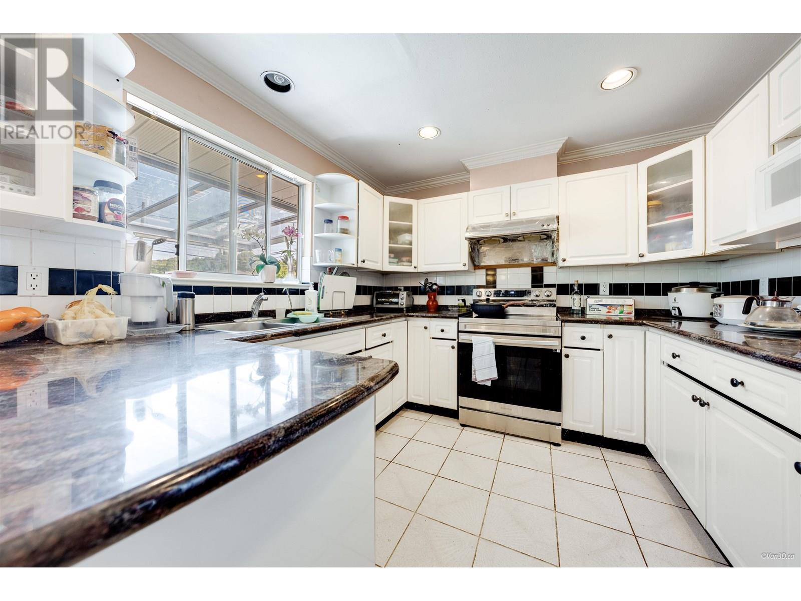 Photo 34 of 7920 Ontario Street, Vancouver BC