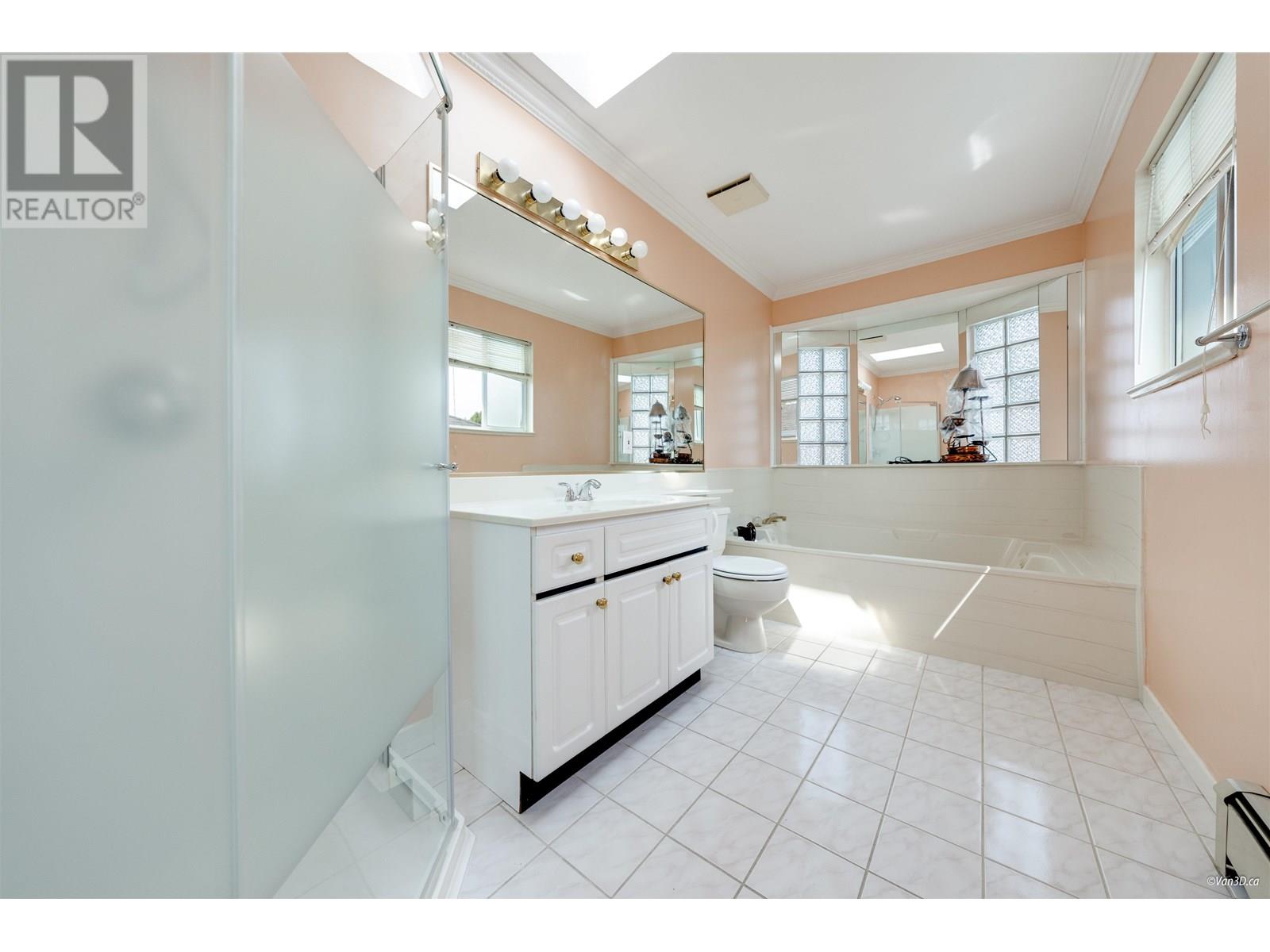 Photo 4 of 7920 Ontario Street, Vancouver BC
