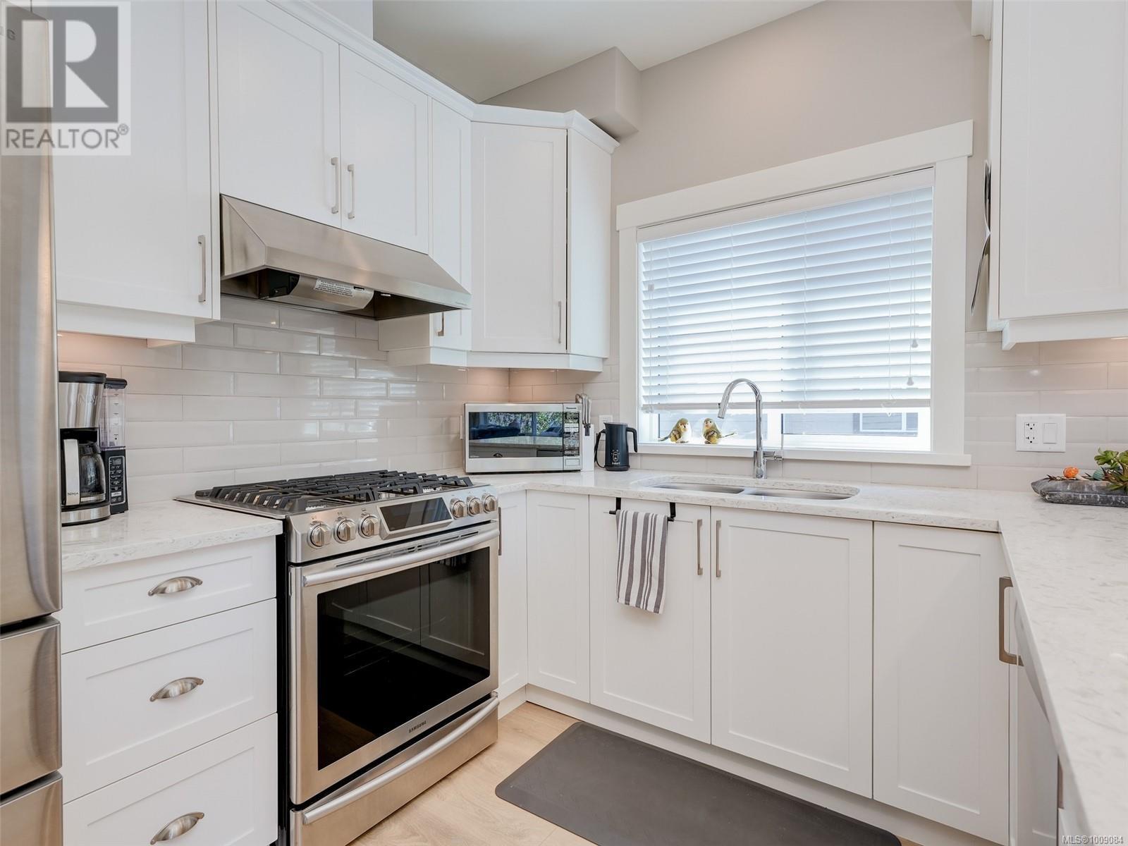 Photo 10 of 1160 Smokehouse Cres E, Langford BC