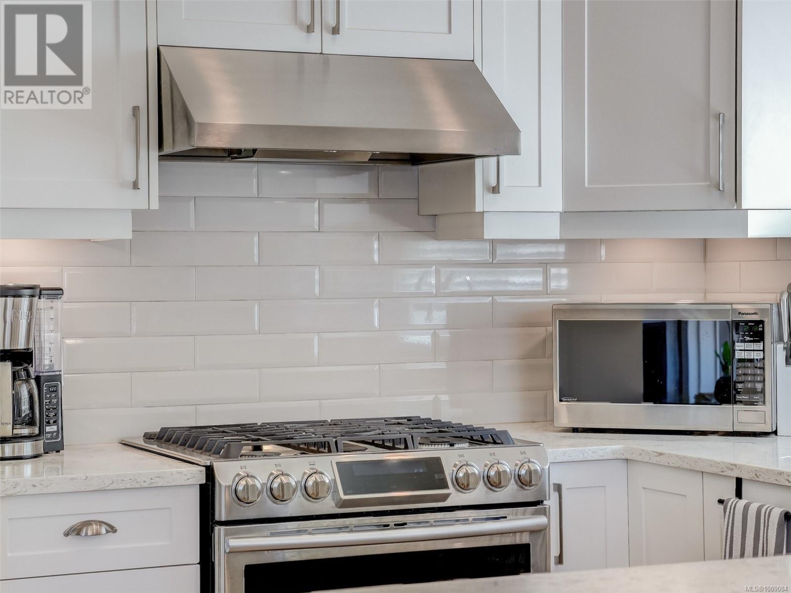 Photo 9 of 1160 Smokehouse Cres E, Langford BC
