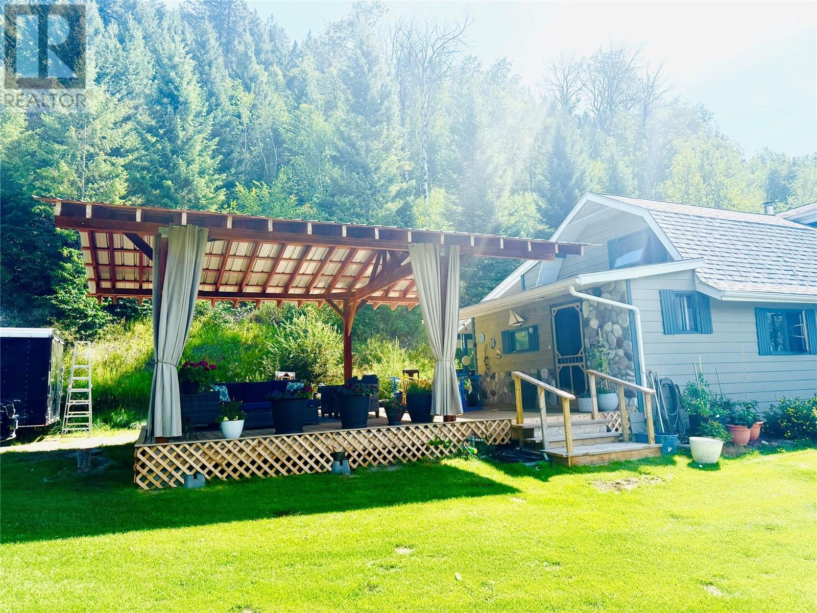 2538 95 Highway, Brisco