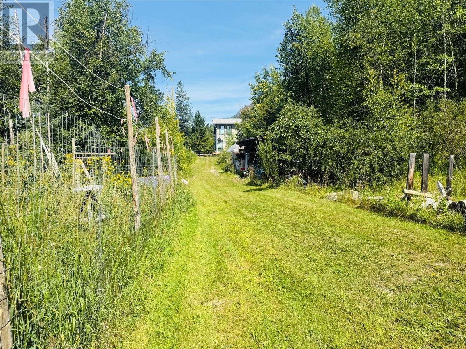 2538 95 Highway, Brisco