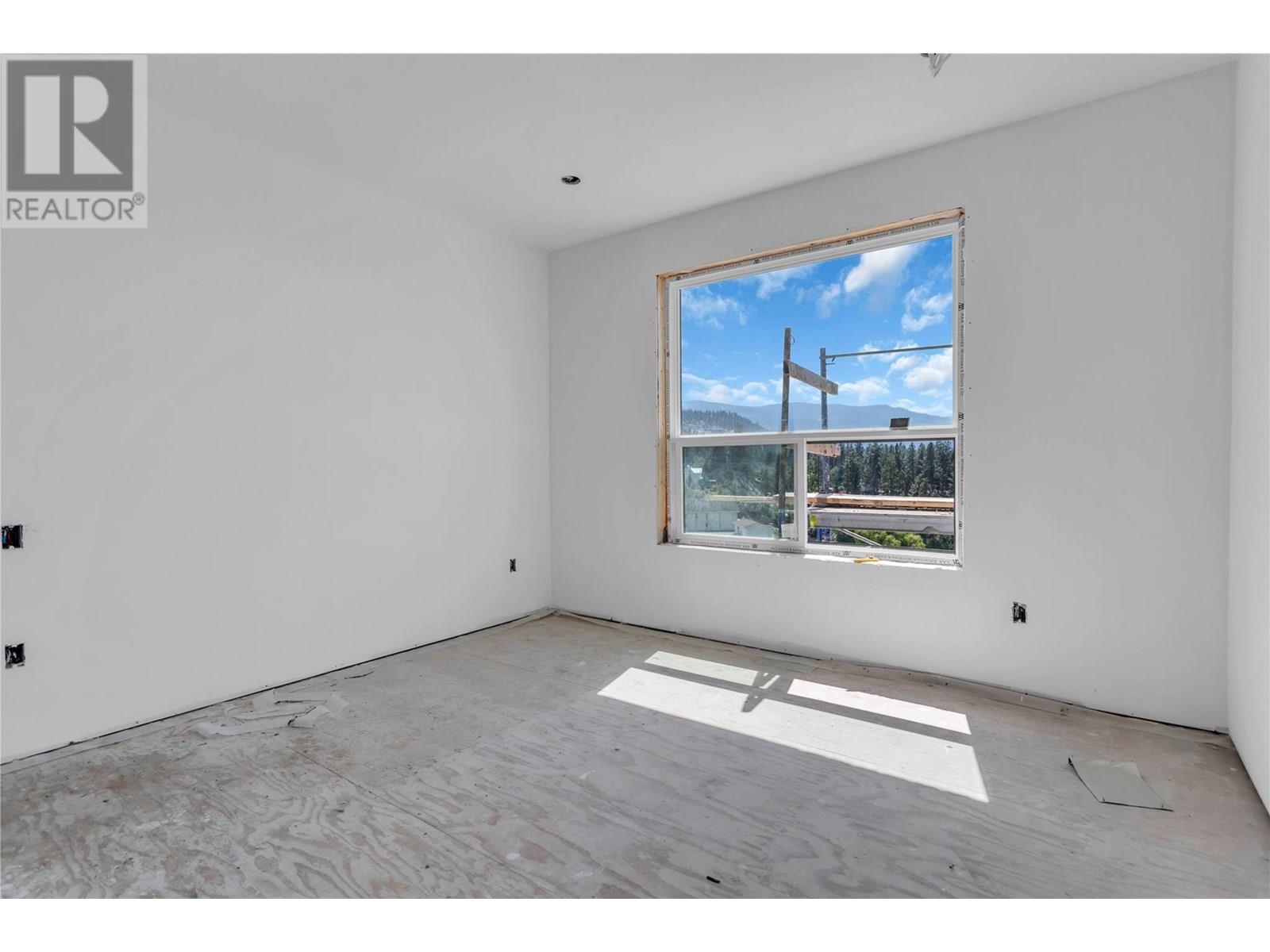  1136 Hume Avenue, Kelowna