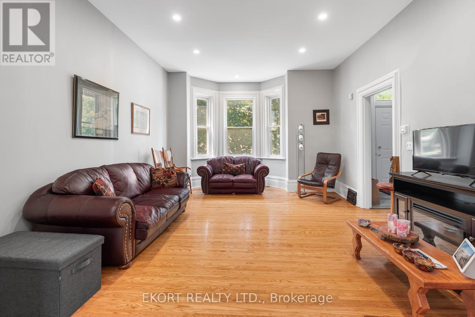 Photo 10 of 133 Foster Avenue, Belleville ON