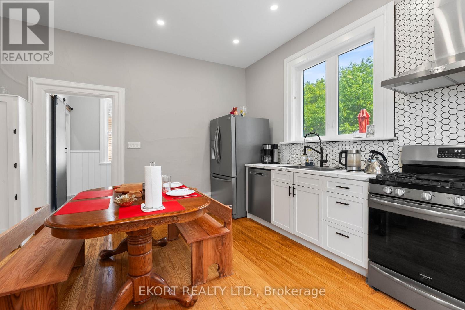 Photo 14 of 133 Foster Avenue, Belleville ON