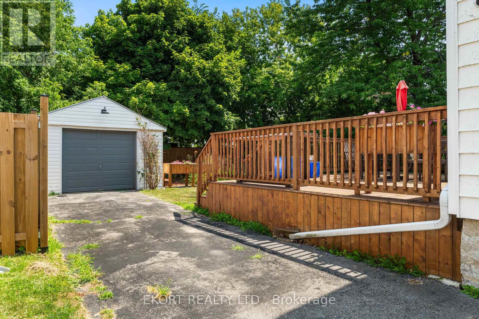 Photo 25 of 133 Foster Avenue, Belleville ON