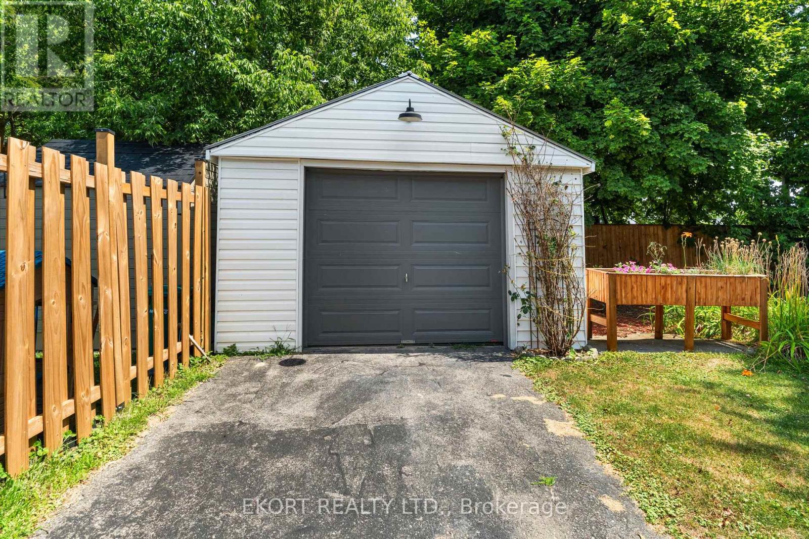 Photo 26 of 133 Foster Avenue, Belleville ON