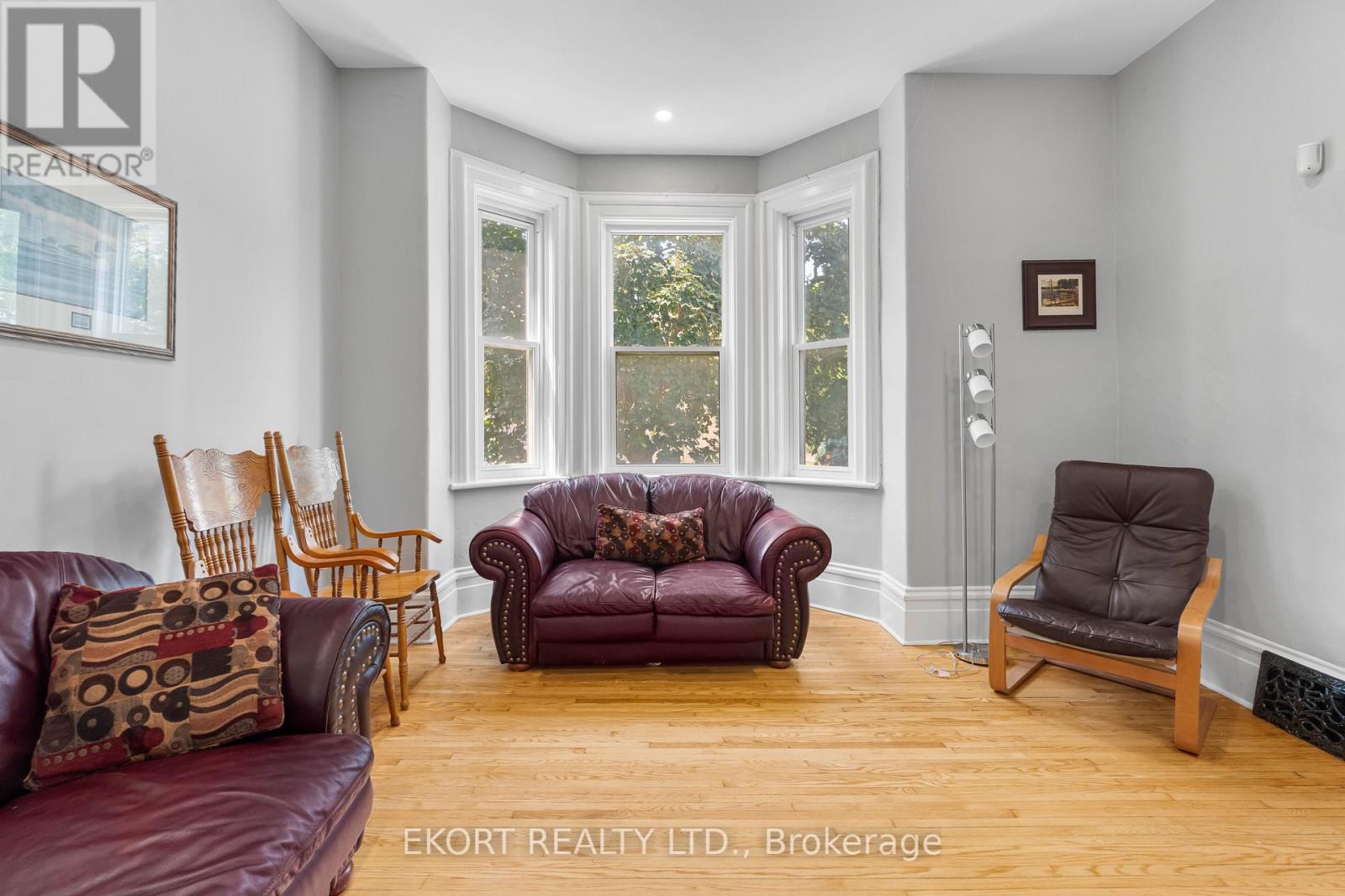 Photo 8 of 133 Foster Avenue, Belleville ON