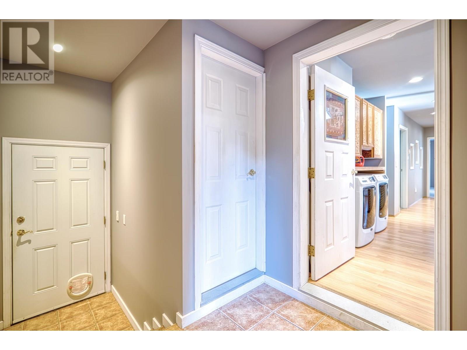 7858-7860 REDROOFFS ROAD, Halfmoon Bay