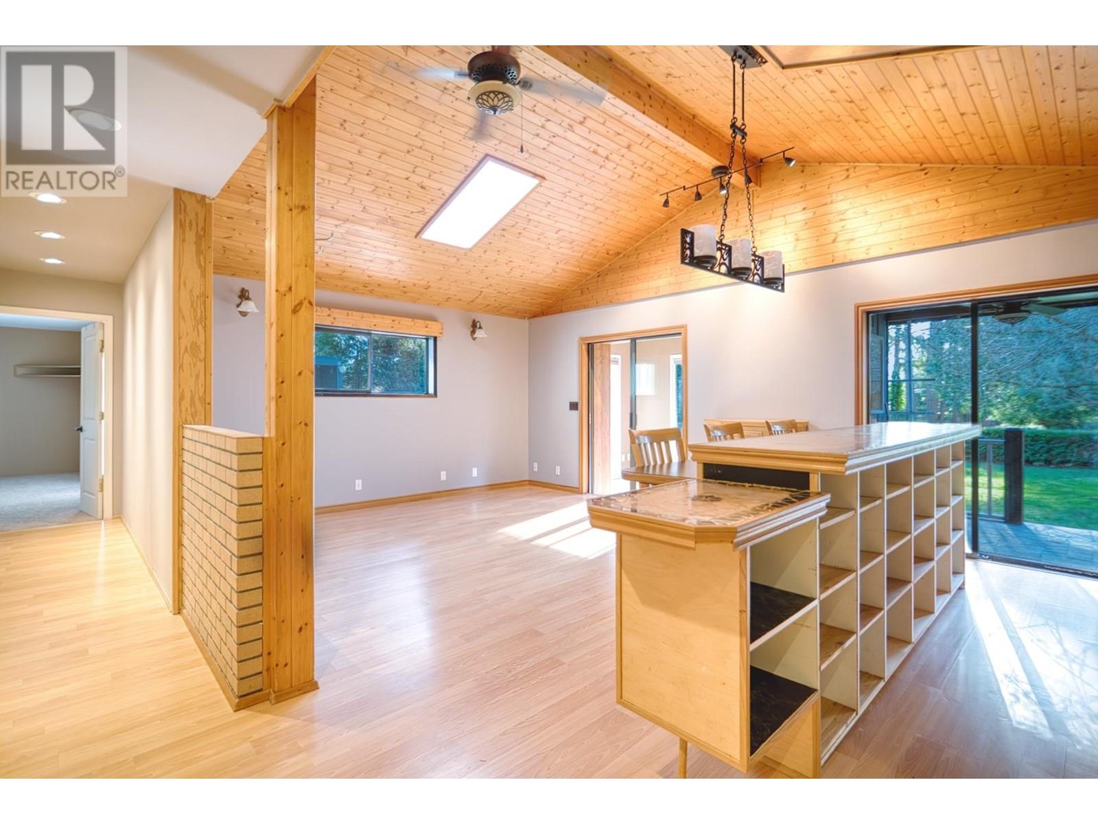 7858-7860 REDROOFFS ROAD, Halfmoon Bay