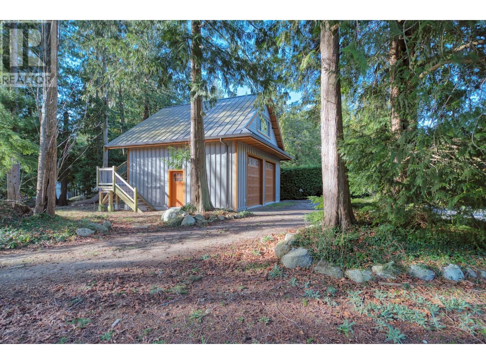 7858-7860 REDROOFFS ROAD, Halfmoon Bay