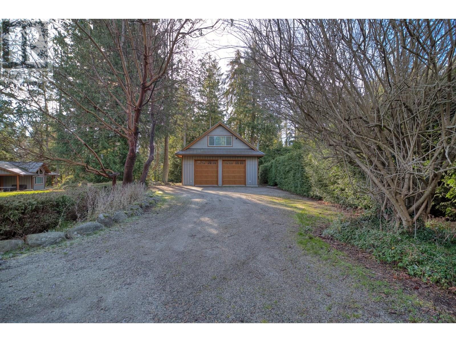 7858-7860 REDROOFFS ROAD, Halfmoon Bay