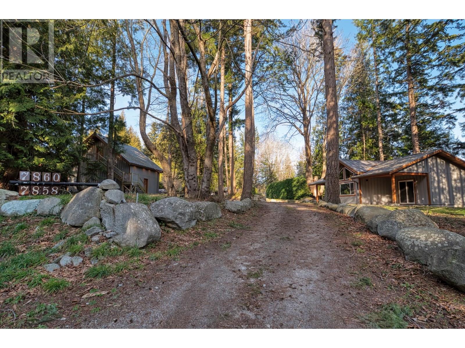 7858-7860 REDROOFFS ROAD, Halfmoon Bay