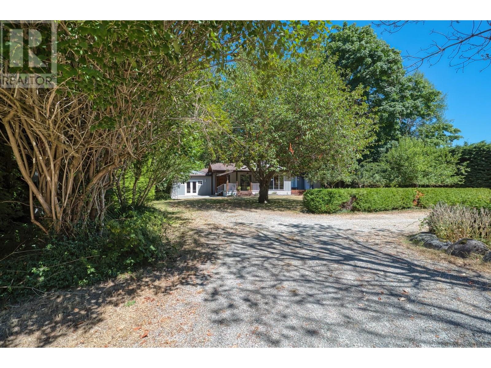 7858-7860 REDROOFFS ROAD, Halfmoon Bay
