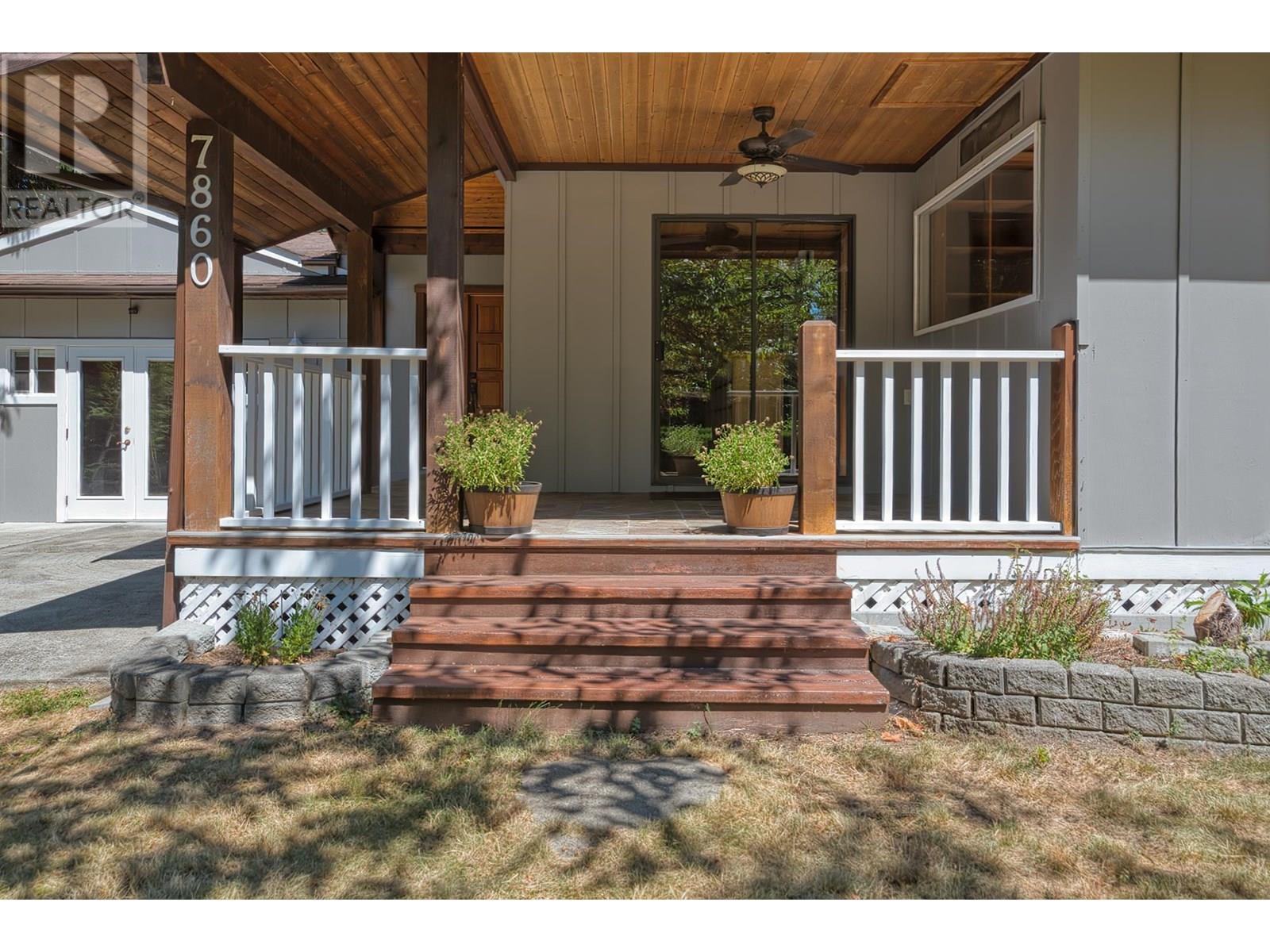 7858-7860 REDROOFFS ROAD, Halfmoon Bay