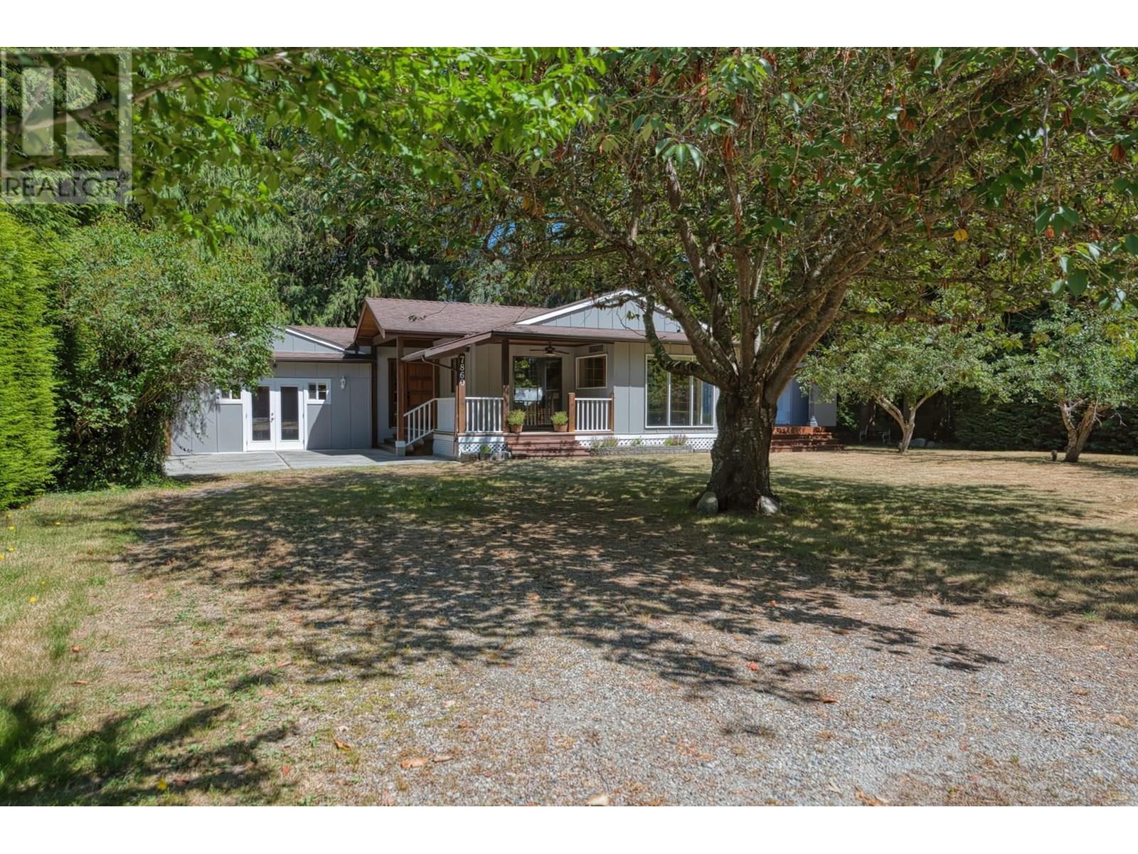 7858-7860 REDROOFFS ROAD, Halfmoon Bay