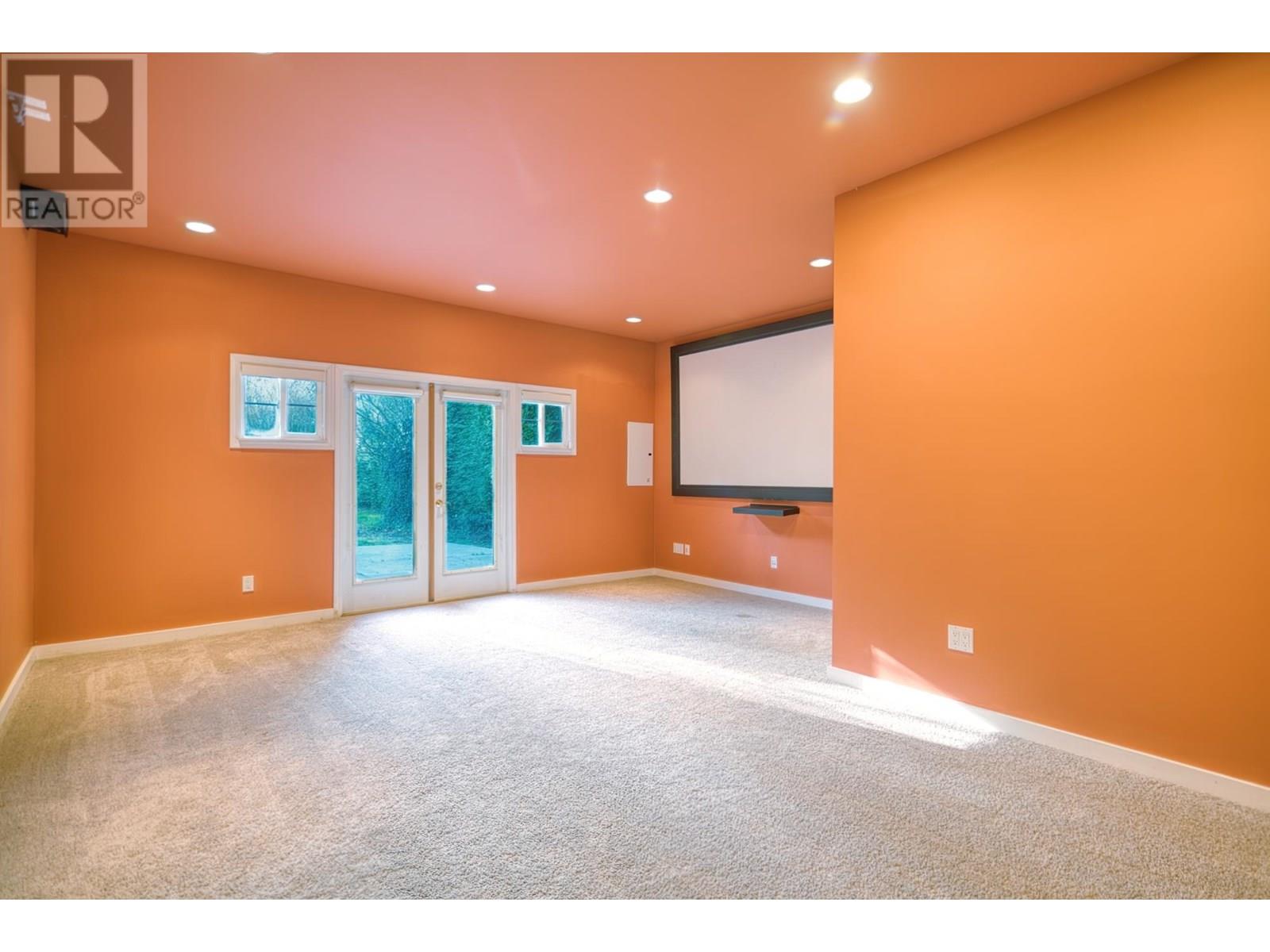 7858-7860 REDROOFFS ROAD, Halfmoon Bay