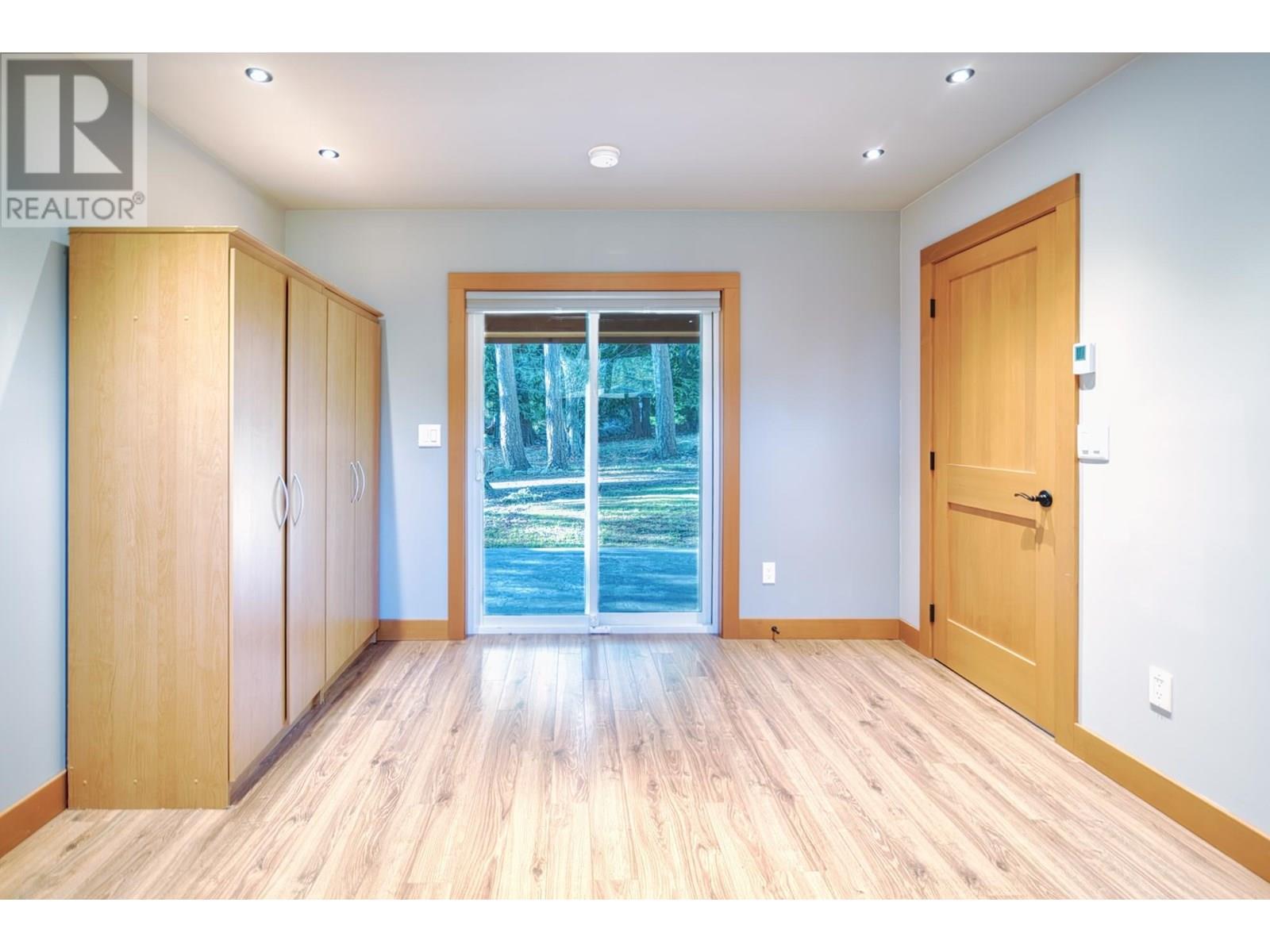 7858-7860 REDROOFFS ROAD, Halfmoon Bay