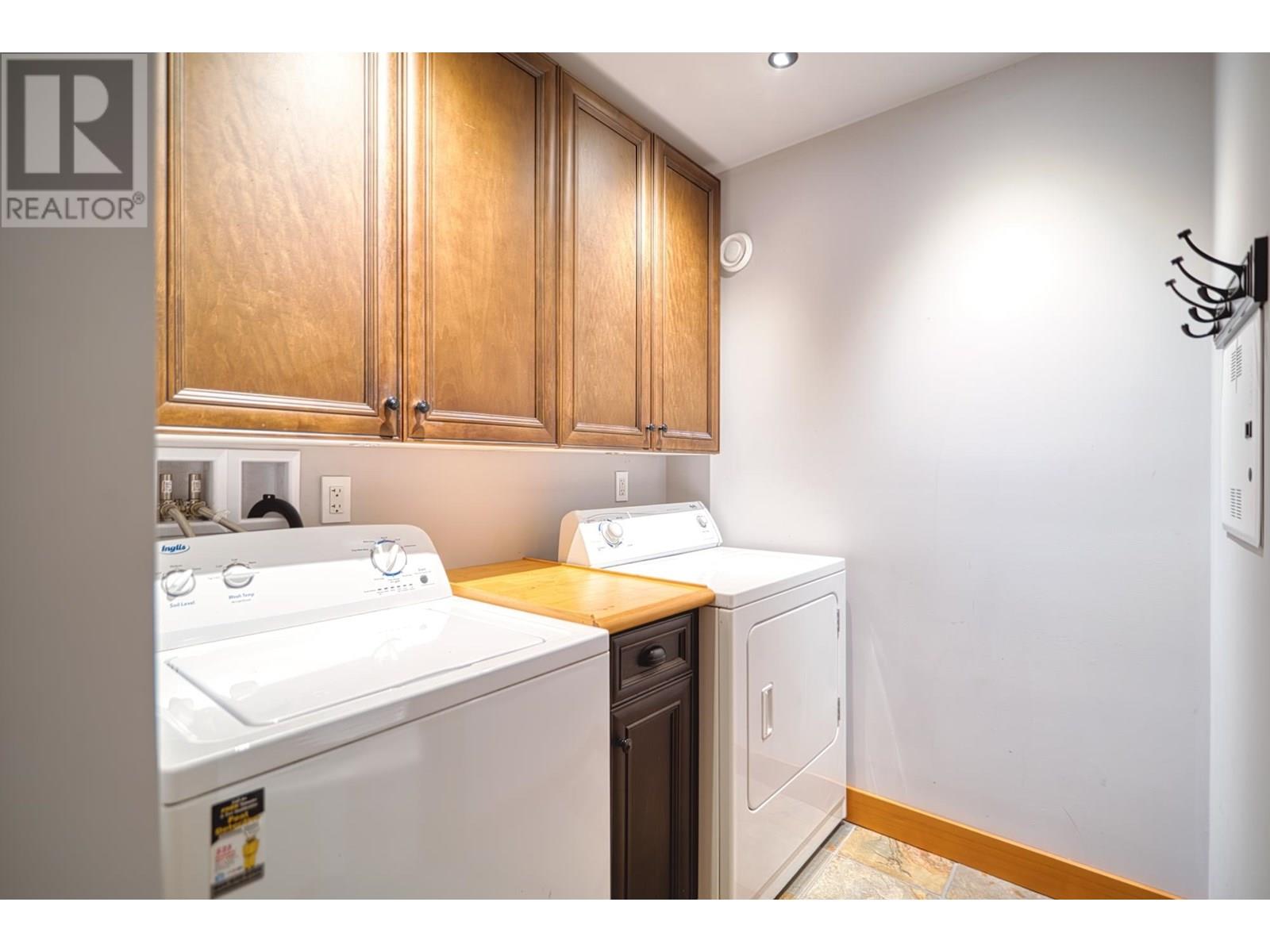 7858-7860 REDROOFFS ROAD, Halfmoon Bay