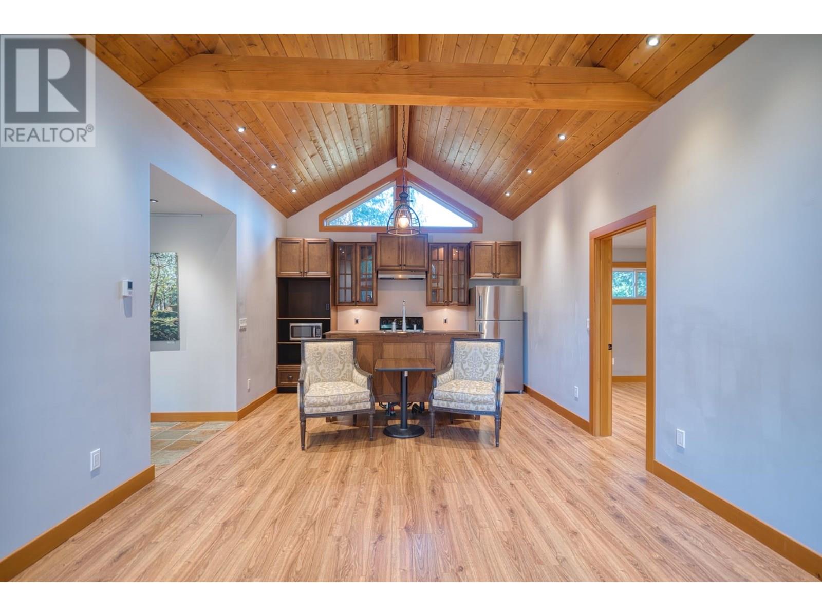 7858-7860 REDROOFFS ROAD, Halfmoon Bay